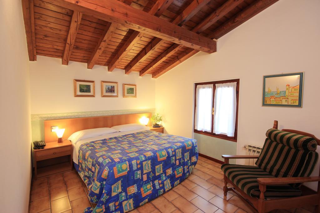 Hotel Colomber Gardone Riviera Exterior photo